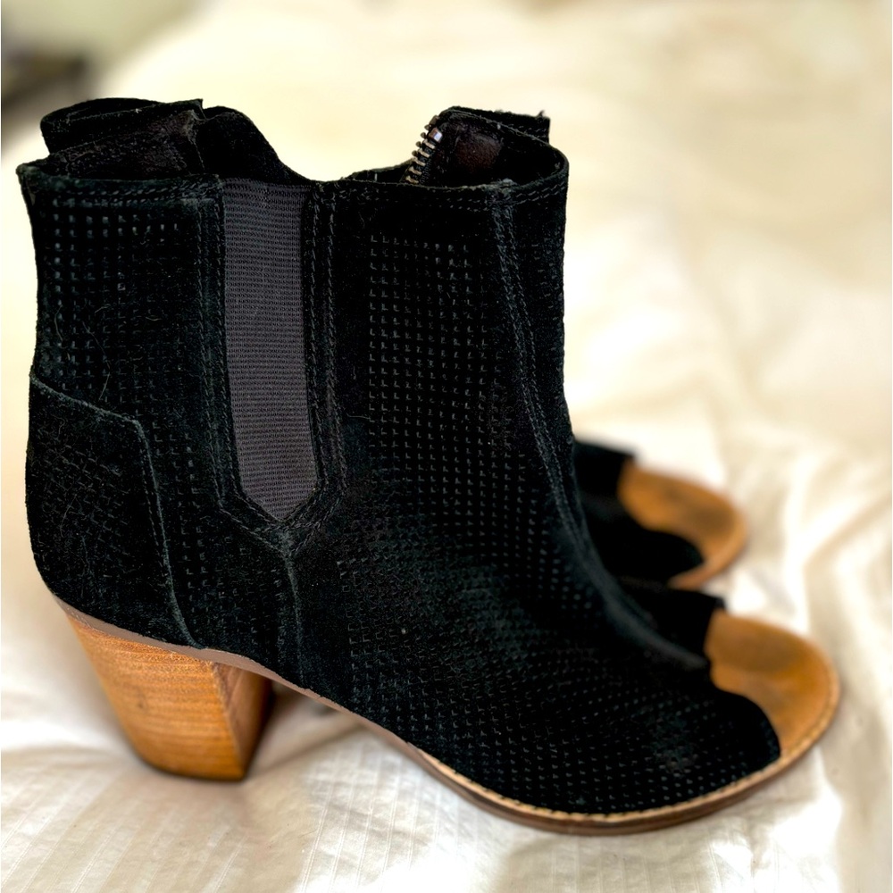 Tom’s open toe suede bootie size 9
